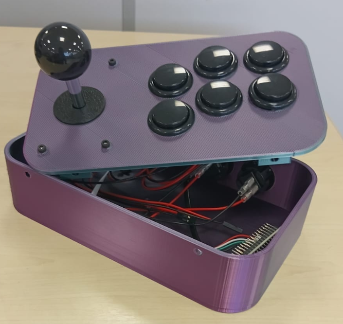 Case 3D impressa do controle arcade montada
