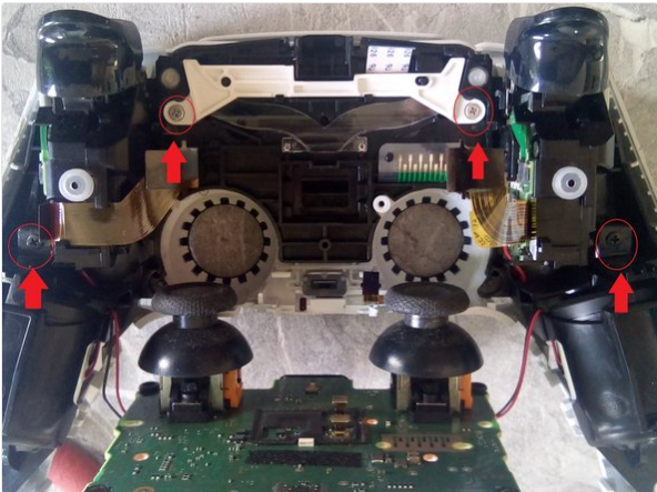 Controle DualSense aberto, mostrando os módulos internos