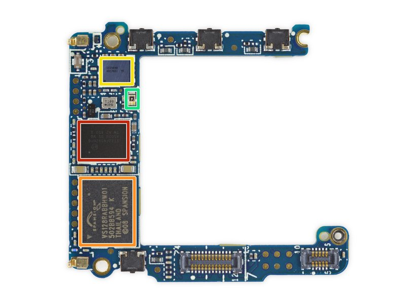 Imagem: Placa principal do Pebble Time com os circuitos integrados em destaque.