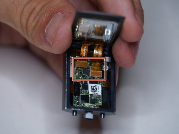 Os conectores do display e a estrutura da antena.